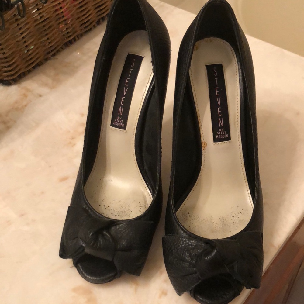 Black peep toe stilettos by STEVEN by Steve Madden